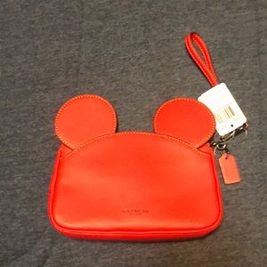 👛 NWT Coach Disney Wristlet 👛